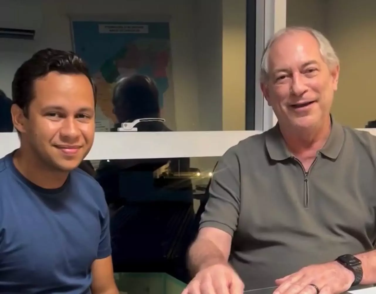 Ciro Gomes destaca liderança de Felipe Vasques durante Festa do Pau da Bandeira em Barbalha